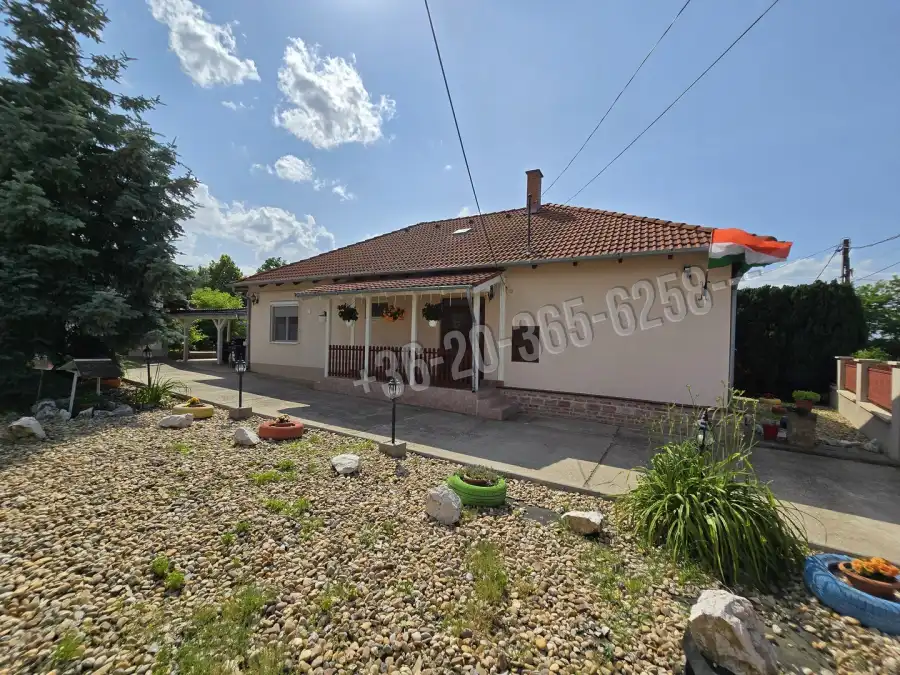 eladó családi ház, Vácduka