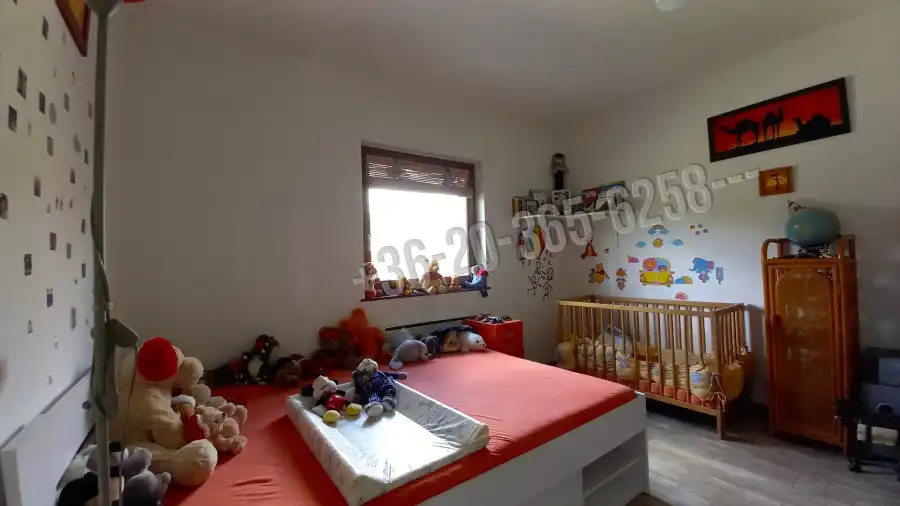 eladó újszerű családi ház, Váckisújfalu